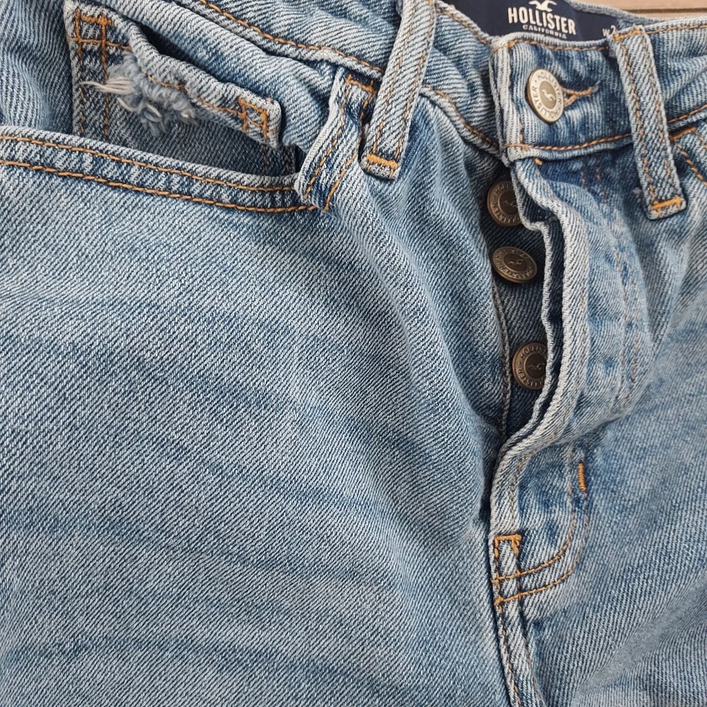 2 pairs Hollister Jeans - Picture 4 of 6